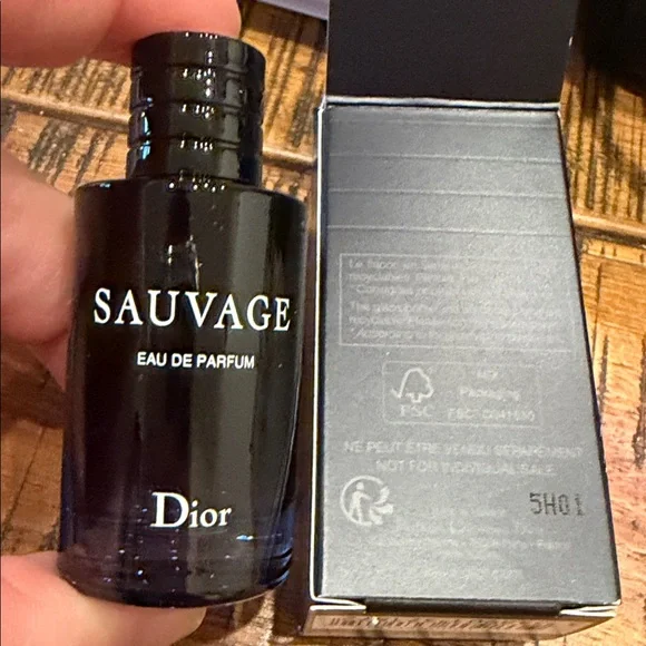 Dior Men's Black and Navy Toiletry Bag/SAUVAGE Mini parfum - Picture 9 of 16